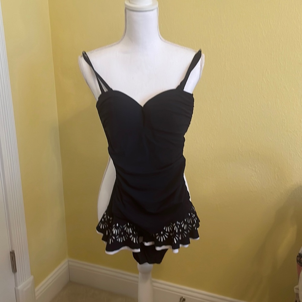 Gottex One piece swimsuit size 6 excellent condition